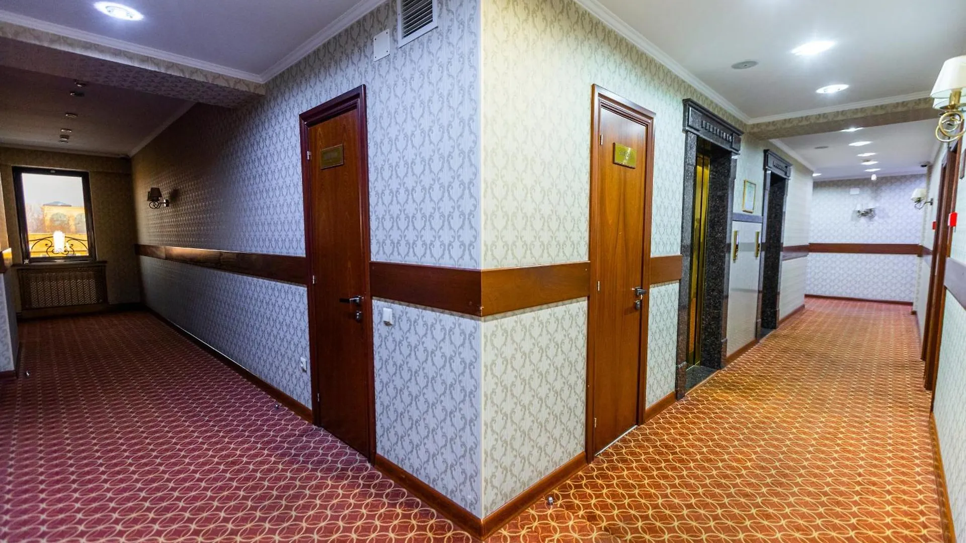 Plaza Hotel Alma-Ata 4*,