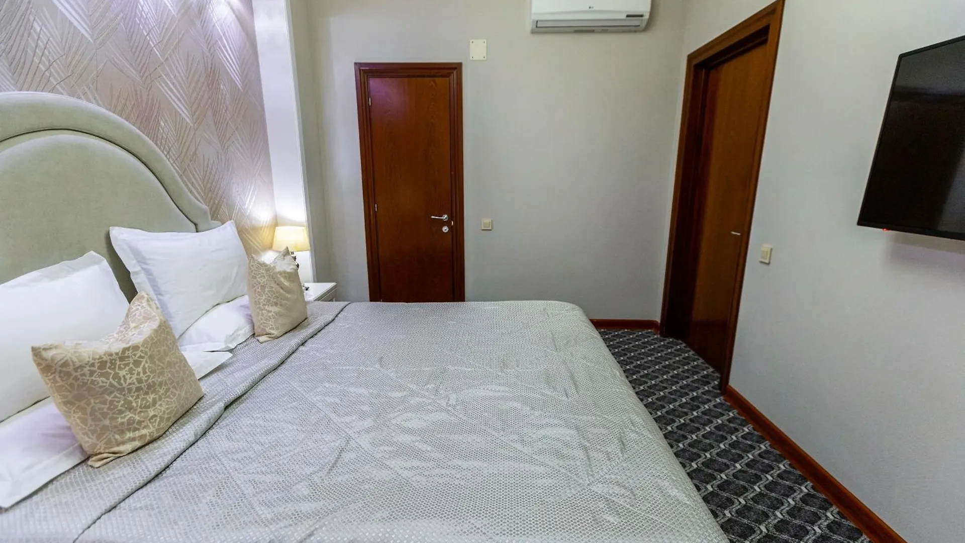 Plaza Hotel Alma-Ata