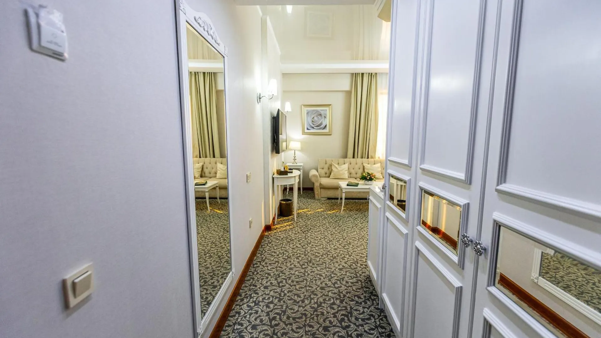 Plaza Hotel Alma-Ata