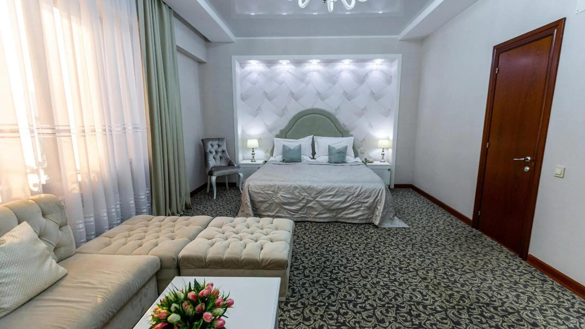 Plaza Hotel Alma-Ata