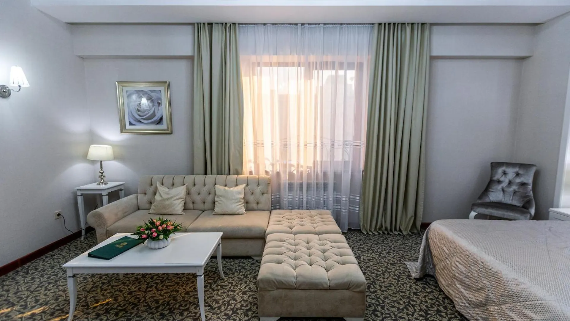 Plaza Hotel Alma-Ata