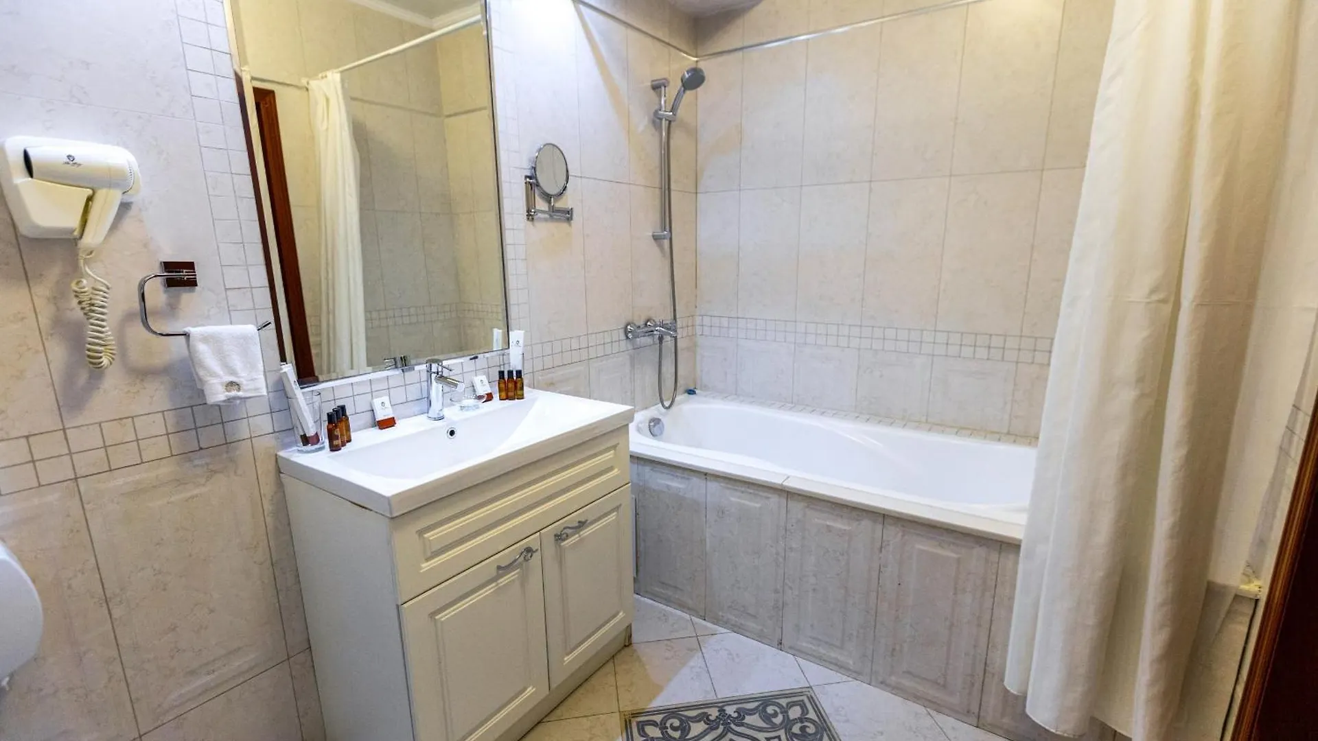 Plaza Hotel Alma-Ata