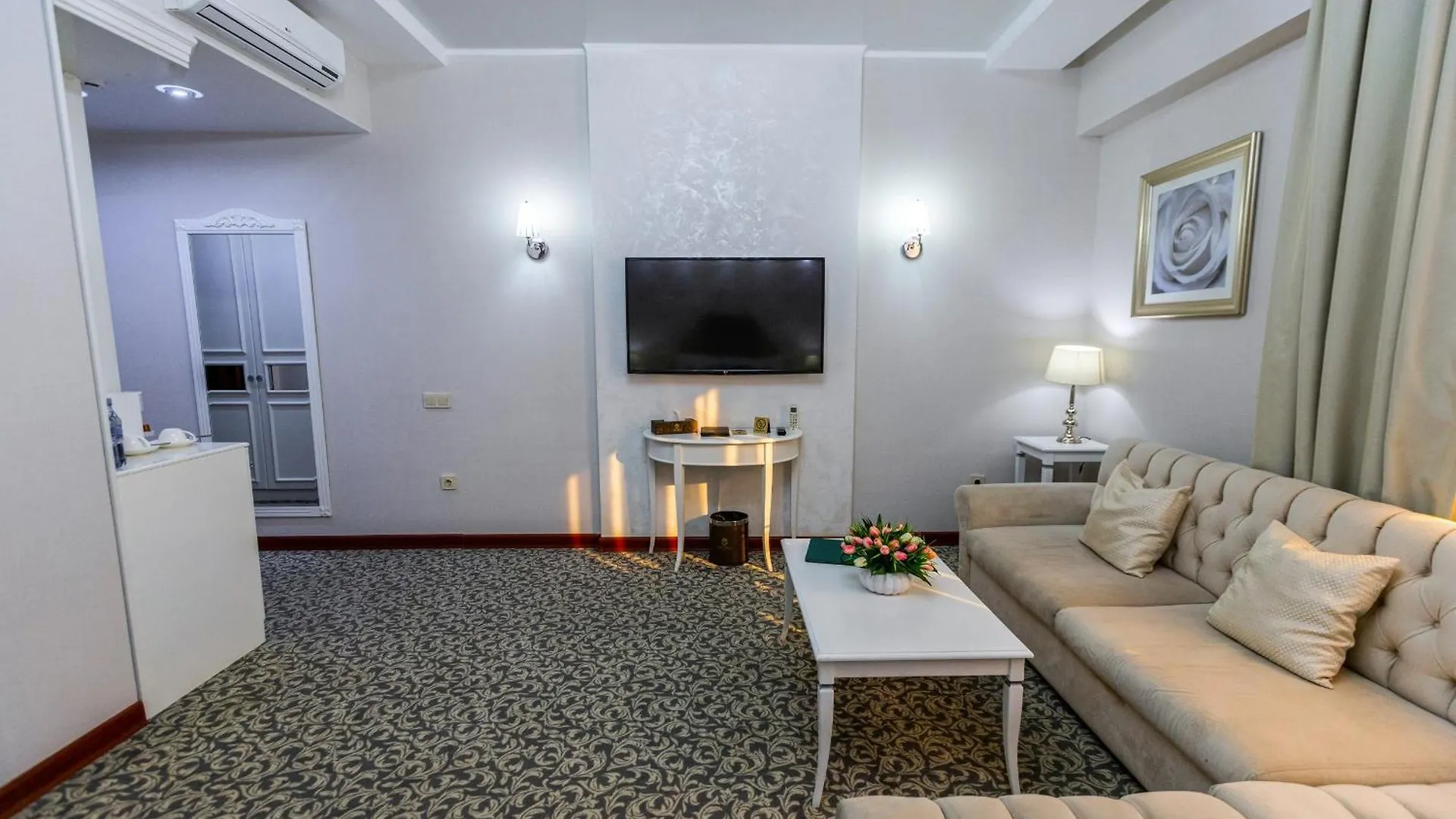 Plaza Hotel Alma-Ata 4*,  Kazakstan