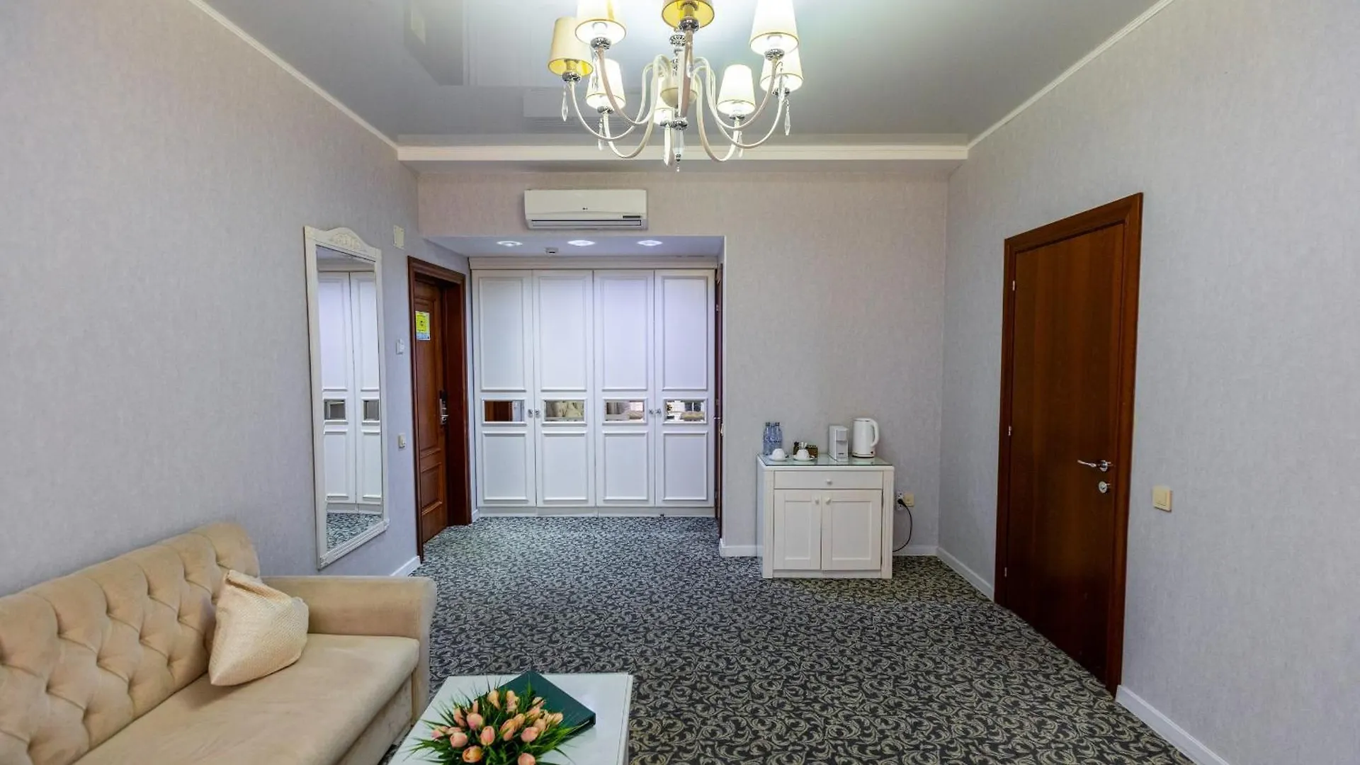 Plaza Hotel Alma-Ata
