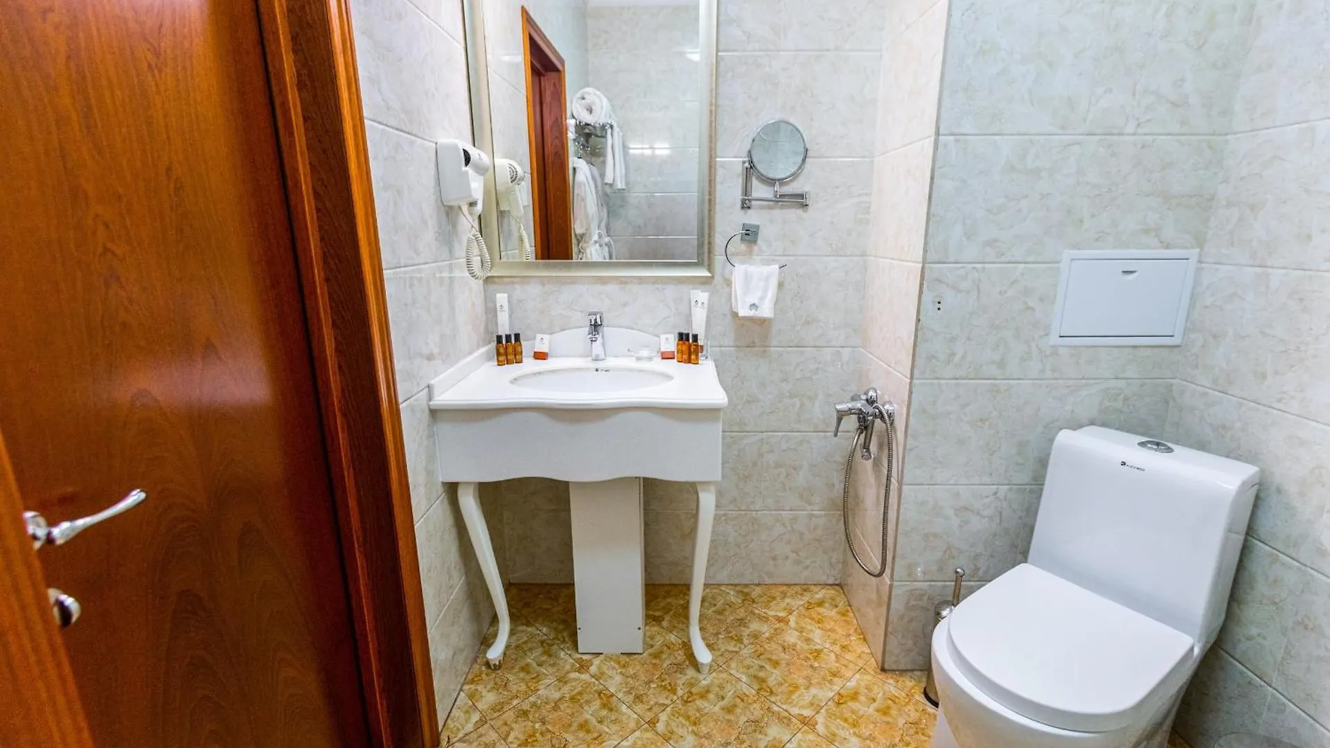 Plaza Hotel Alma-Ata 4*,  Kazakstan