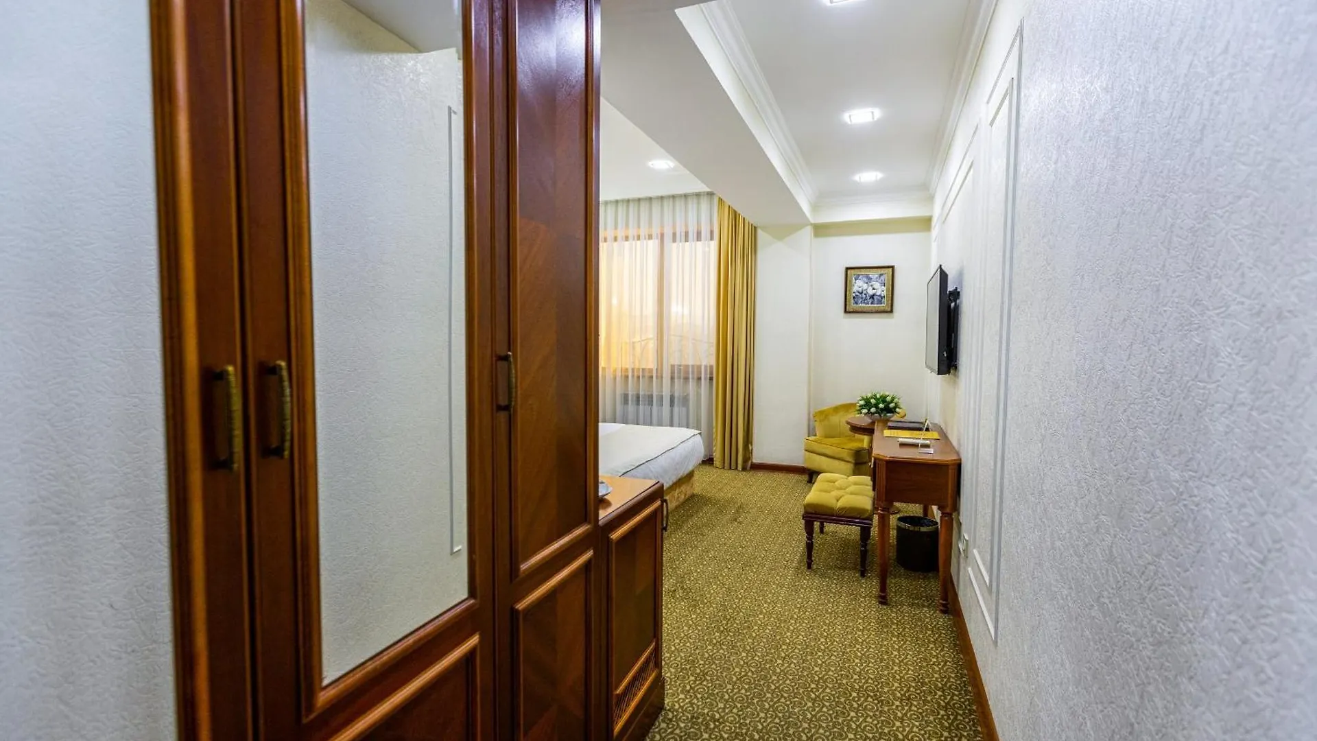 Plaza Hotel Alma-Ata
